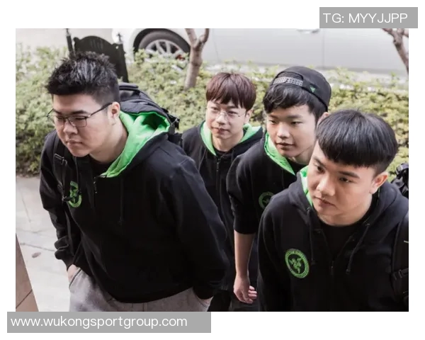 KD梦想演绎大佬角色与美女共舞并在镜头前展现枪法魅力