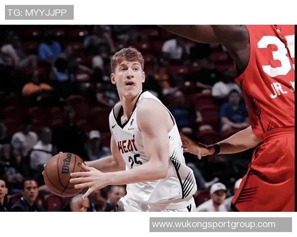 凯沙约翰逊砍下14分12板坚持自我展现热火风格篮球魅力 凯沙约翰逊砍下14分12板坚持自我展现热火风格篮球魅力