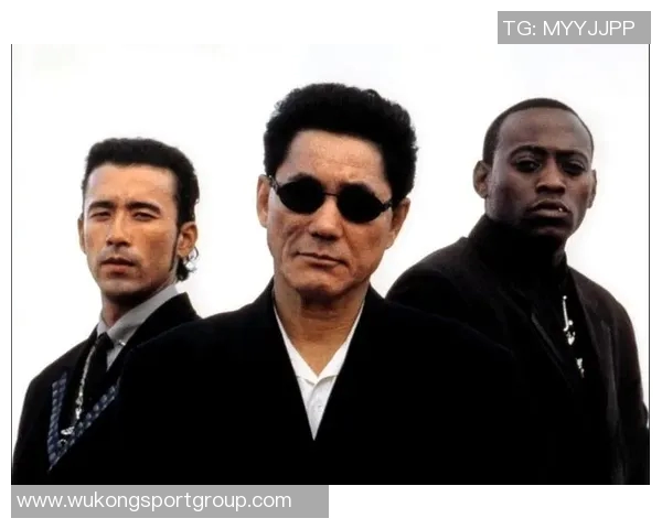 KD梦想演绎大佬角色与美女共舞并在镜头前展现枪法魅力 KD梦想演绎大佬角色与美女共舞并在镜头前展现枪法魅力