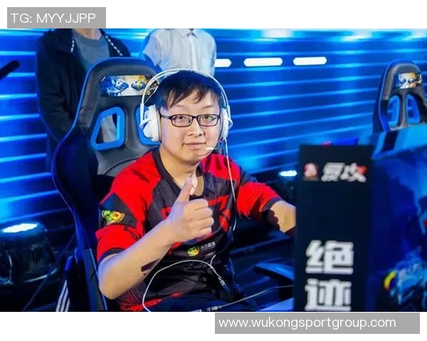 KD梦想演绎大佬角色与美女共舞并在镜头前展现枪法魅力